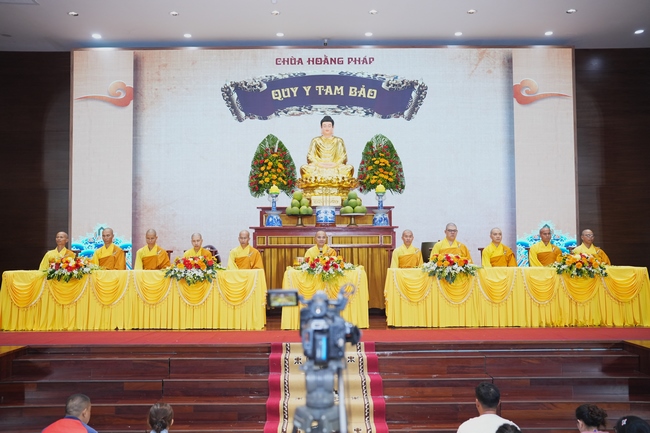 The 4th Three-Jewel Refuge Ceremony of 2026 – Hoang Phap Pagoda.