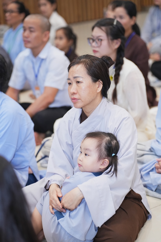 The 4th Three-Jewel Refuge Ceremony of 2026 – Hoang Phap Pagoda.