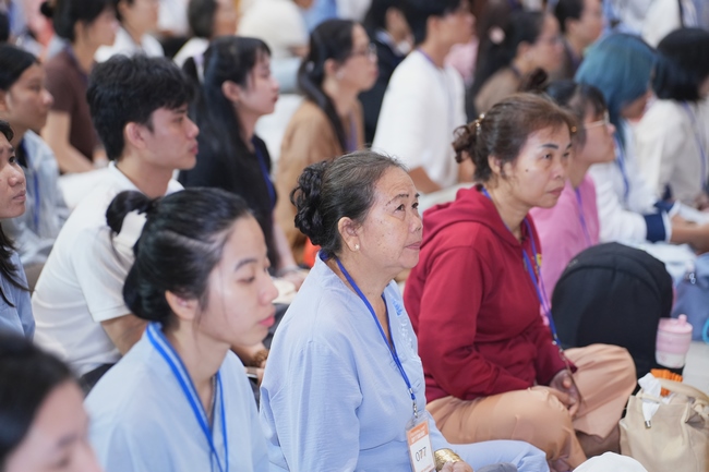 The 4th Three-Jewel Refuge Ceremony of 2026 – Hoang Phap Pagoda.