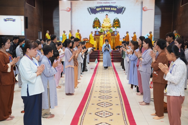 The 4th Three-Jewel Refuge Ceremony of 2026 – Hoang Phap Pagoda.