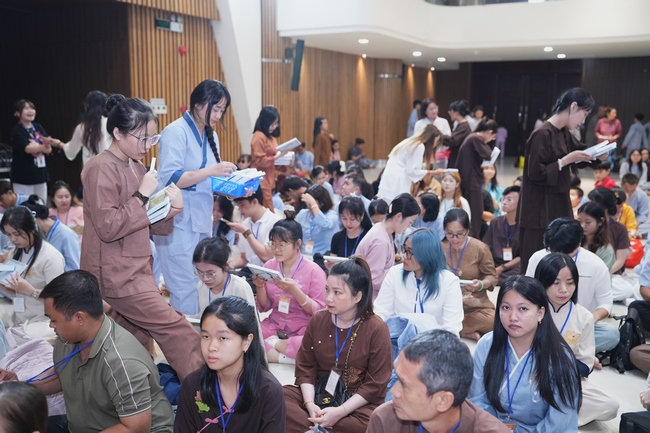 The 4th Three-Jewel Refuge Ceremony of 2026 – Hoang Phap Pagoda.