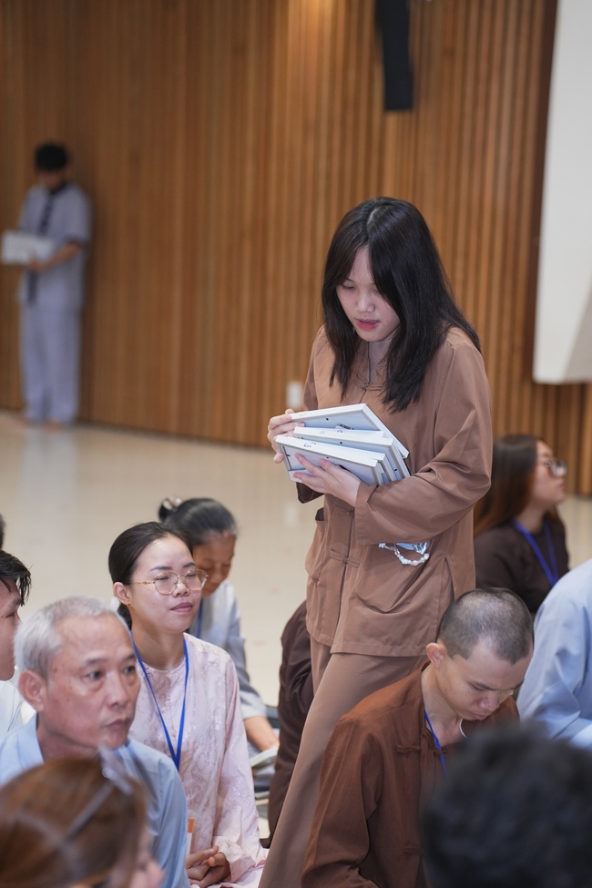 The 4th Three-Jewel Refuge Ceremony of 2026 – Hoang Phap Pagoda.