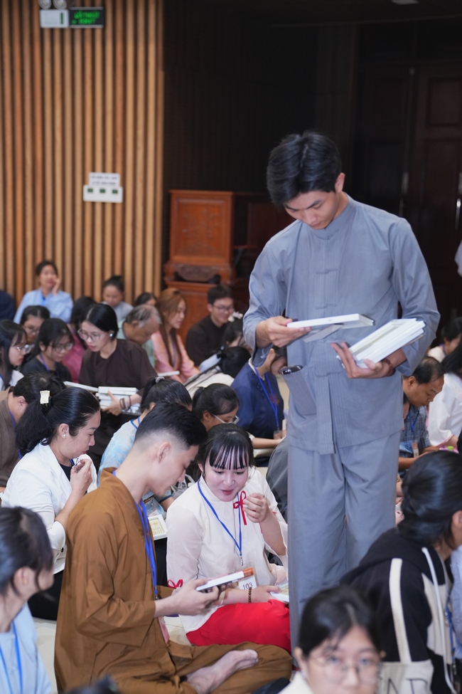 The 4th Three-Jewel Refuge Ceremony of 2026 – Hoang Phap Pagoda.