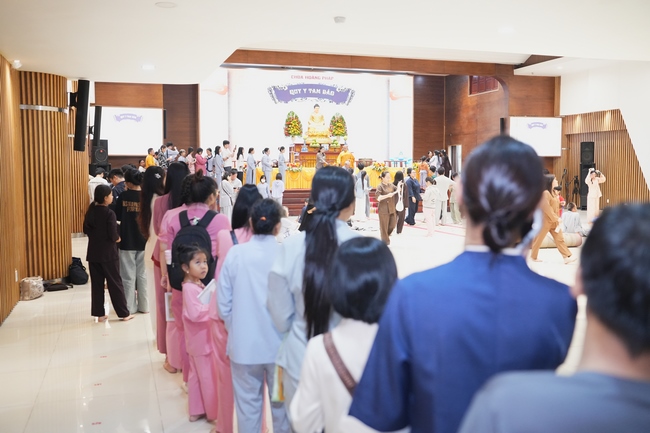 The 4th Three-Jewel Refuge Ceremony of 2026 – Hoang Phap Pagoda.