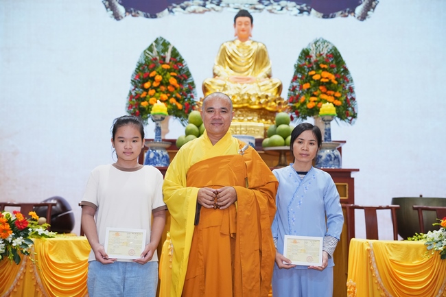 The 4th Three-Jewel Refuge Ceremony of 2026 – Hoang Phap Pagoda.