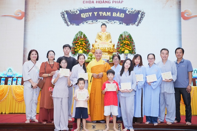 The 4th Three-Jewel Refuge Ceremony of 2026 – Hoang Phap Pagoda.