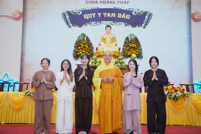 The 4th Three-Jewel Refuge Ceremony of 2026 – Hoang Phap Pagoda.