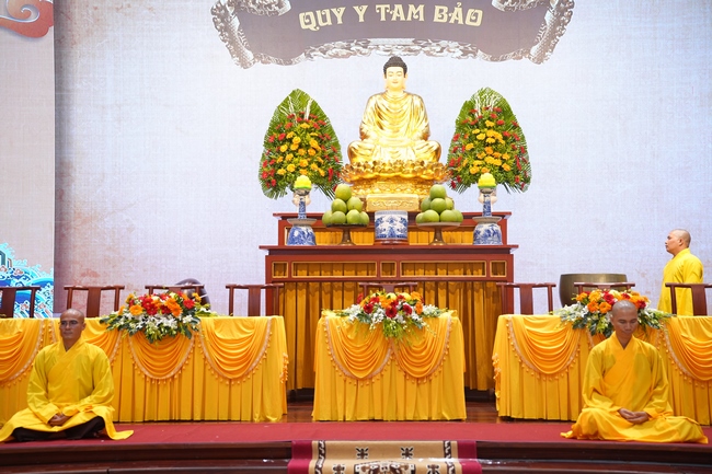 The 4th Three-Jewel Refuge Ceremony of 2026 – Hoang Phap Pagoda.