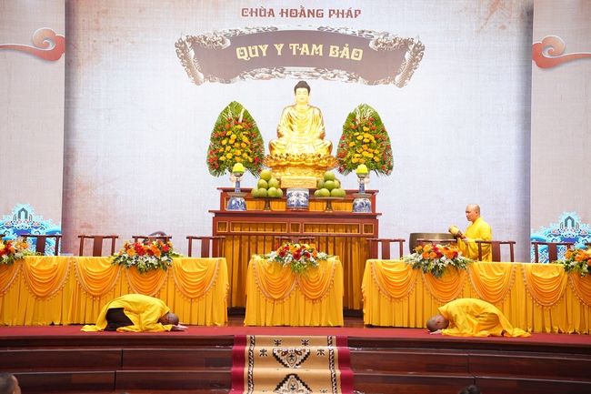 The 4th Three-Jewel Refuge Ceremony of 2026 – Hoang Phap Pagoda.