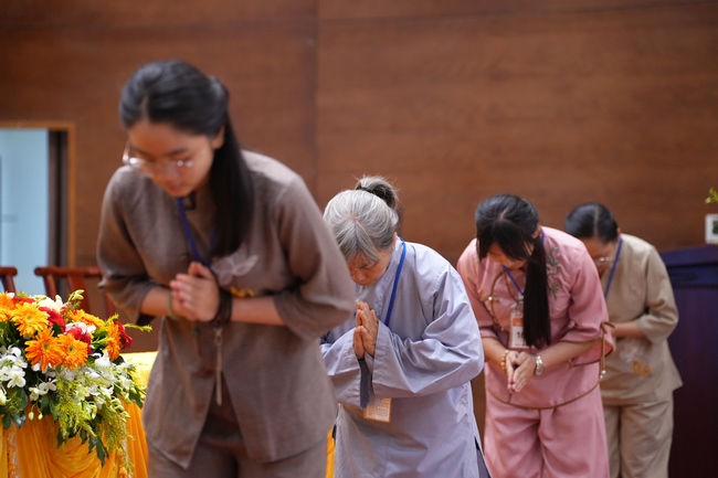 The 4th Three-Jewel Refuge Ceremony of 2026 – Hoang Phap Pagoda.