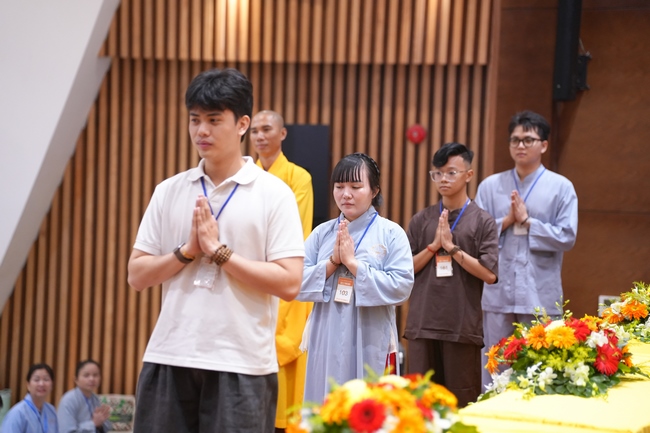 The 4th Three-Jewel Refuge Ceremony of 2026 – Hoang Phap Pagoda.