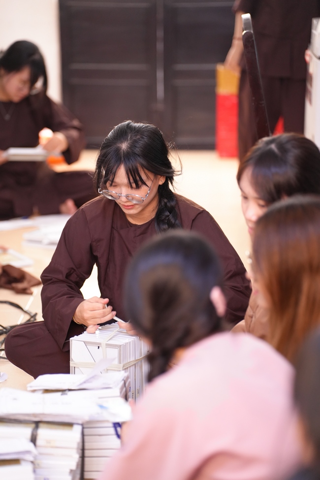 The 4th Three-Jewel Refuge Ceremony of 2026 – Hoang Phap Pagoda.
