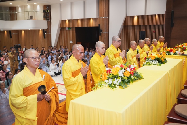 The 4th Three-Jewel Refuge Ceremony of 2026 – Hoang Phap Pagoda.