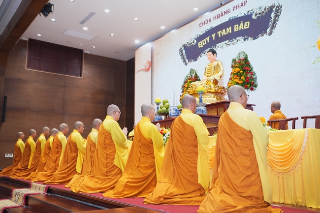 The 4th Three-Jewel Refuge Ceremony of 2026 – Hoang Phap Pagoda.