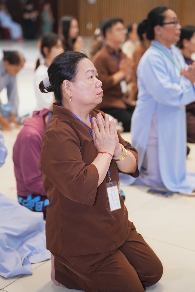 The 4th Three-Jewel Refuge Ceremony of 2026 – Hoang Phap Pagoda.