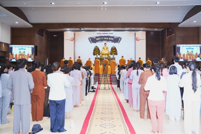 The 4th Three-Jewel Refuge Ceremony of 2026 – Hoang Phap Pagoda.
