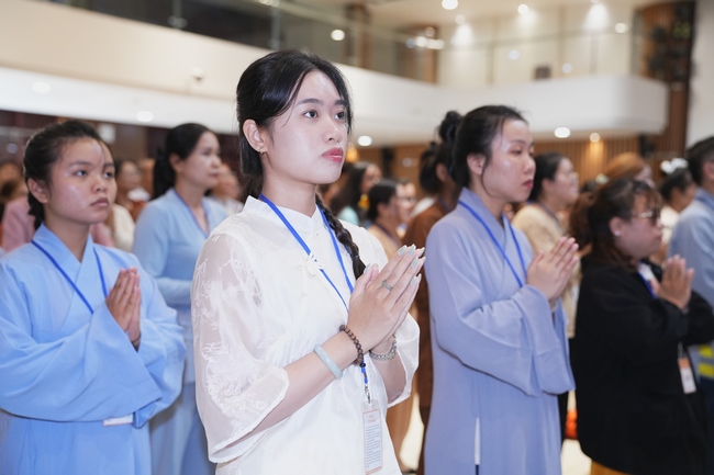 The 4th Three-Jewel Refuge Ceremony of 2026 – Hoang Phap Pagoda.