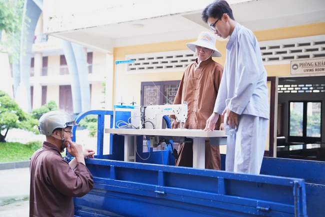 Chương trình từ thiện “Phương tiện nghĩa tình”.