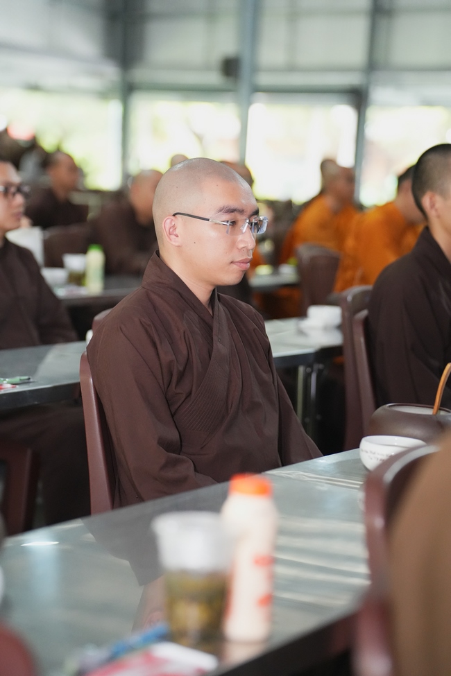 Gia đình Phật tử Ngọc Tồn phát tâm cúng dường 700 chai sữa chua lên men Thái Lan đến Học viện Phật giáo Việt Nam tại TP. Hồ Chí Minh (cơ sở 2, xã Bình Lợi) và chùa Thanh Tâm.