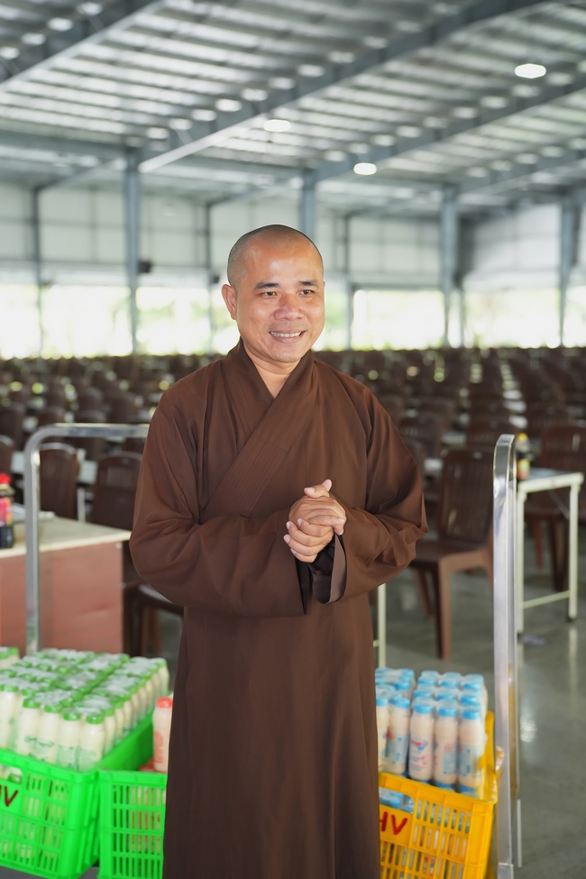 Gia đình Phật tử Ngọc Tồn phát tâm cúng dường 700 chai sữa chua lên men Thái Lan đến Học viện Phật giáo Việt Nam tại TP. Hồ Chí Minh (cơ sở 2, xã Bình Lợi) và chùa Thanh Tâm.