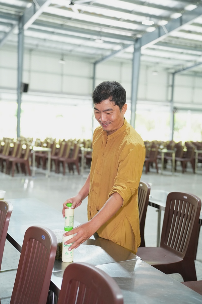 Gia đình Phật tử Ngọc Tồn phát tâm cúng dường 700 chai sữa chua lên men Thái Lan đến Học viện Phật giáo Việt Nam tại TP. Hồ Chí Minh (cơ sở 2, xã Bình Lợi) và chùa Thanh Tâm.