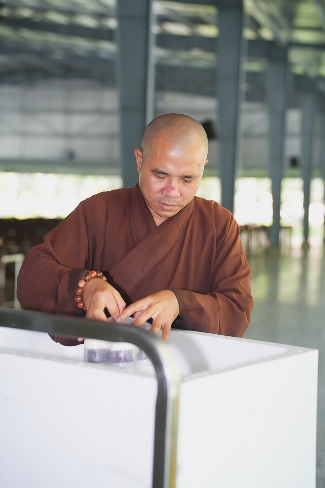 Gia đình Phật tử Diệu Thọ, Đồng Thì phát tâm cúng dường 700 phần sữa chua nếp cẩm và sữa hạt sen đến Học viện Phật giáo Việt Nam tại TP. Hồ Chí Minh (cơ sở 2, xã Bình Lợi) và chùa Thanh Tâm.