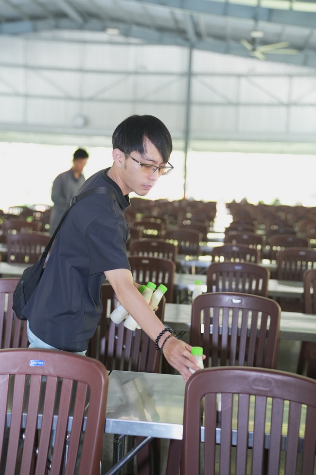 Gia đình Phật tử Diệu Thọ, Đồng Thì phát tâm cúng dường 700 phần sữa chua nếp cẩm và sữa hạt sen đến Học viện Phật giáo Việt Nam tại TP. Hồ Chí Minh (cơ sở 2, xã Bình Lợi) và chùa Thanh Tâm.
