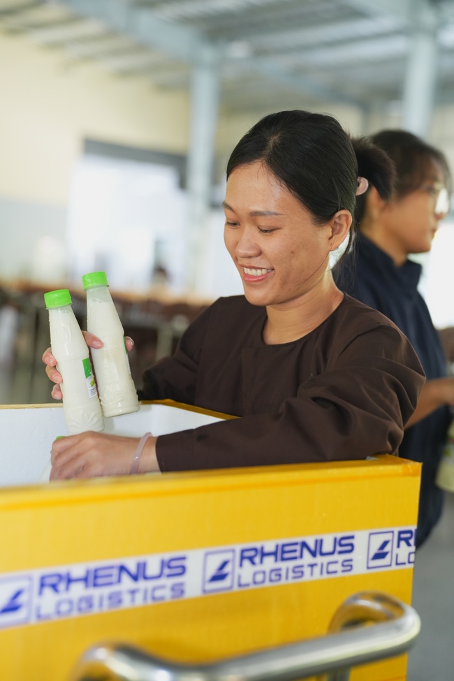 Gia đình Phật tử Diệu Thọ, Đồng Thì phát tâm cúng dường 700 phần sữa chua nếp cẩm và sữa hạt sen đến Học viện Phật giáo Việt Nam tại TP. Hồ Chí Minh (cơ sở 2, xã Bình Lợi) và chùa Thanh Tâm.