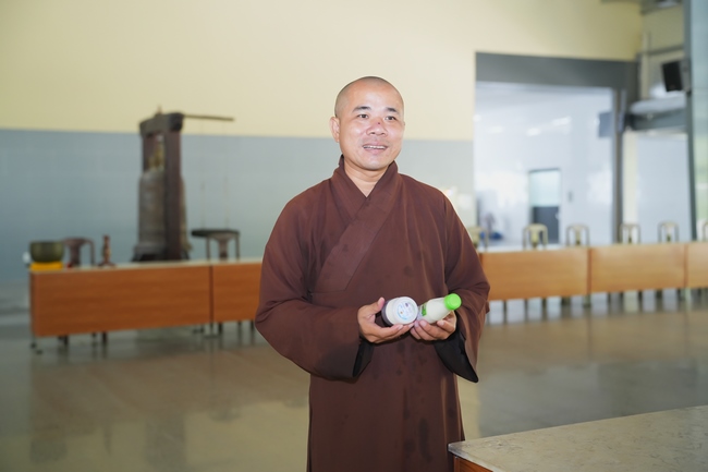 Gia đình Phật tử Diệu Thọ, Đồng Thì phát tâm cúng dường 700 phần sữa chua nếp cẩm và sữa hạt sen đến Học viện Phật giáo Việt Nam tại TP. Hồ Chí Minh (cơ sở 2, xã Bình Lợi) và chùa Thanh Tâm.