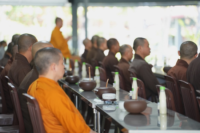 Gia đình Phật tử Diệu Thọ, Đồng Thì phát tâm cúng dường 700 phần sữa chua nếp cẩm và sữa hạt sen đến Học viện Phật giáo Việt Nam tại TP. Hồ Chí Minh (cơ sở 2, xã Bình Lợi) và chùa Thanh Tâm.
