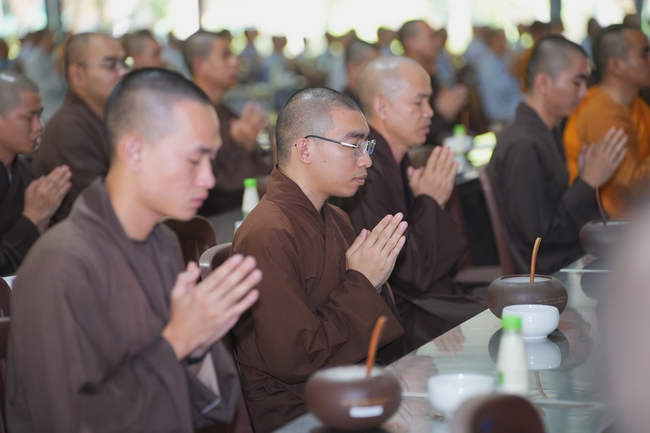 Gia đình Phật tử Diệu Thọ, Đồng Thì phát tâm cúng dường 700 phần sữa chua nếp cẩm và sữa hạt sen đến Học viện Phật giáo Việt Nam tại TP. Hồ Chí Minh (cơ sở 2, xã Bình Lợi) và chùa Thanh Tâm.