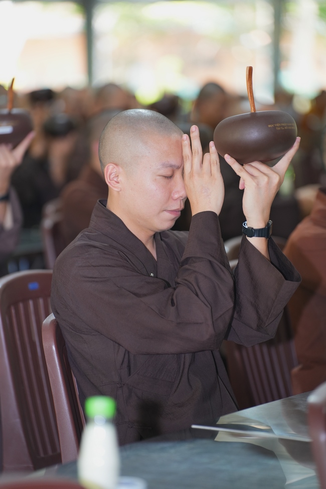 Gia đình Phật tử Diệu Thọ, Đồng Thì phát tâm cúng dường 700 phần sữa chua nếp cẩm và sữa hạt sen đến Học viện Phật giáo Việt Nam tại TP. Hồ Chí Minh (cơ sở 2, xã Bình Lợi) và chùa Thanh Tâm.