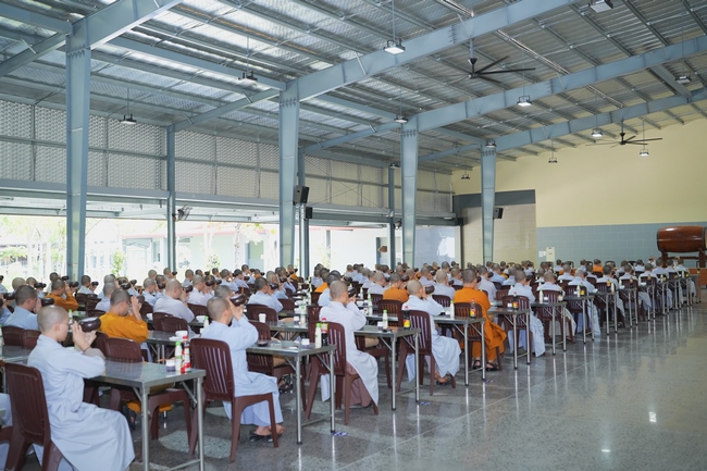 Gia đình Phật tử Diệu Thọ, Đồng Thì phát tâm cúng dường 700 phần sữa chua nếp cẩm và sữa hạt sen đến Học viện Phật giáo Việt Nam tại TP. Hồ Chí Minh (cơ sở 2, xã Bình Lợi) và chùa Thanh Tâm.