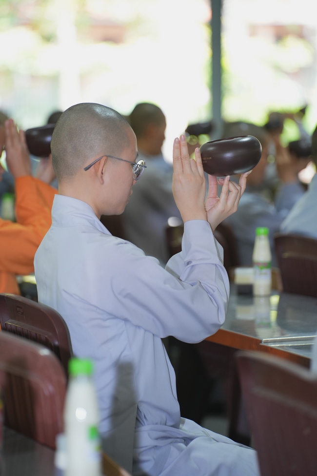 Gia đình Phật tử Diệu Thọ, Đồng Thì phát tâm cúng dường 700 phần sữa chua nếp cẩm và sữa hạt sen đến Học viện Phật giáo Việt Nam tại TP. Hồ Chí Minh (cơ sở 2, xã Bình Lợi) và chùa Thanh Tâm.