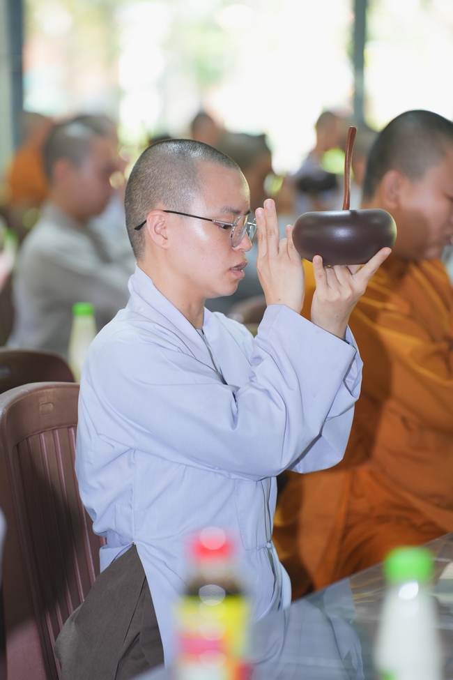 Gia đình Phật tử Diệu Thọ, Đồng Thì phát tâm cúng dường 700 phần sữa chua nếp cẩm và sữa hạt sen đến Học viện Phật giáo Việt Nam tại TP. Hồ Chí Minh (cơ sở 2, xã Bình Lợi) và chùa Thanh Tâm.