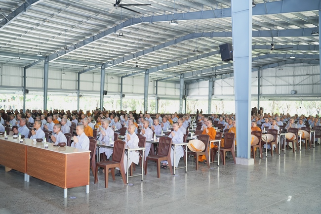 Gia đình Phật tử Diệu Thọ, Đồng Thì phát tâm cúng dường 700 phần sữa chua nếp cẩm và sữa hạt sen đến Học viện Phật giáo Việt Nam tại TP. Hồ Chí Minh (cơ sở 2, xã Bình Lợi) và chùa Thanh Tâm.