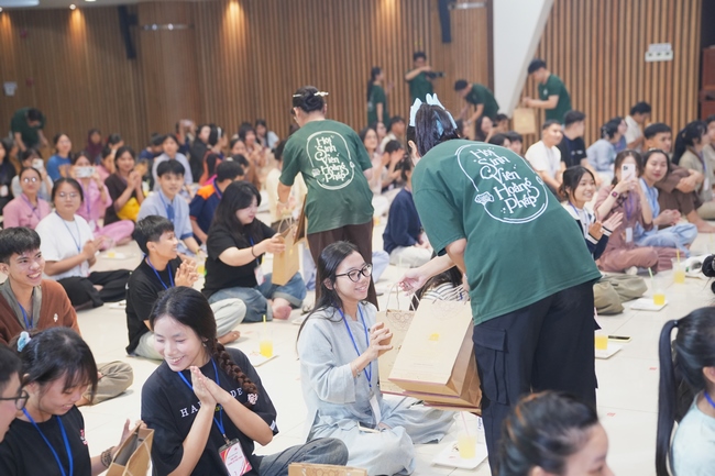 BUỔI TOẠ ĐÀM “THƯƠNG NHỮNG ĐÓA HOA ĐỜI” TRƯỚC THỀM KHÓA TU “SINH VIÊN HƯỚNG VỀ PHẬT PHÁP”.