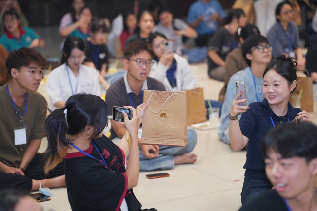 BUỔI TOẠ ĐÀM “THƯƠNG NHỮNG ĐÓA HOA ĐỜI” TRƯỚC THỀM KHÓA TU “SINH VIÊN HƯỚNG VỀ PHẬT PHÁP”.