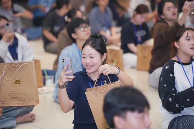 BUỔI TOẠ ĐÀM “THƯƠNG NHỮNG ĐÓA HOA ĐỜI” TRƯỚC THỀM KHÓA TU “SINH VIÊN HƯỚNG VỀ PHẬT PHÁP”.