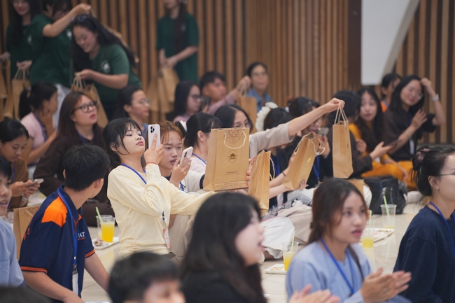 BUỔI TOẠ ĐÀM “THƯƠNG NHỮNG ĐÓA HOA ĐỜI” TRƯỚC THỀM KHÓA TU “SINH VIÊN HƯỚNG VỀ PHẬT PHÁP”.