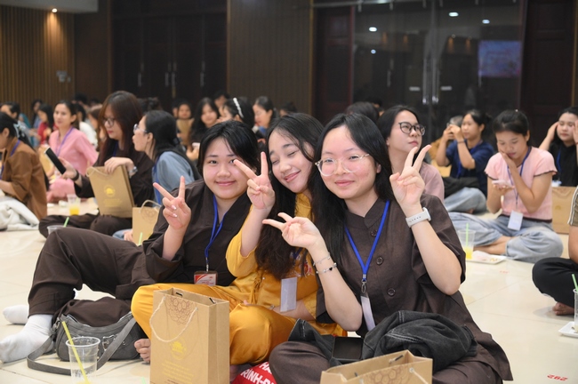 BUỔI TOẠ ĐÀM “THƯƠNG NHỮNG ĐÓA HOA ĐỜI” TRƯỚC THỀM KHÓA TU “SINH VIÊN HƯỚNG VỀ PHẬT PHÁP”.