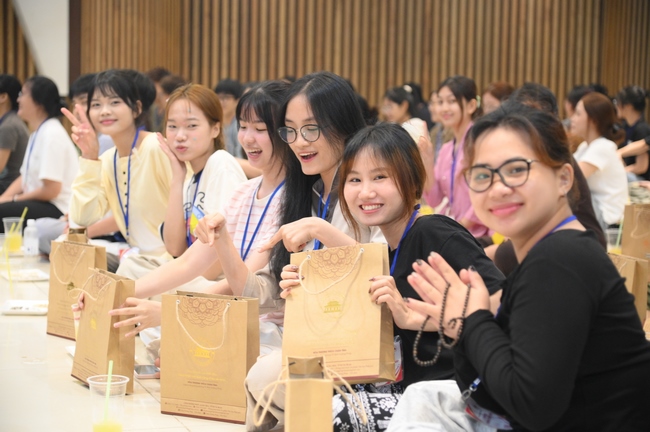 BUỔI TOẠ ĐÀM “THƯƠNG NHỮNG ĐÓA HOA ĐỜI” TRƯỚC THỀM KHÓA TU “SINH VIÊN HƯỚNG VỀ PHẬT PHÁP”.