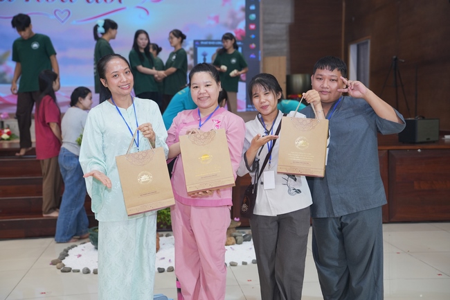 BUỔI TOẠ ĐÀM “THƯƠNG NHỮNG ĐÓA HOA ĐỜI” TRƯỚC THỀM KHÓA TU “SINH VIÊN HƯỚNG VỀ PHẬT PHÁP”.