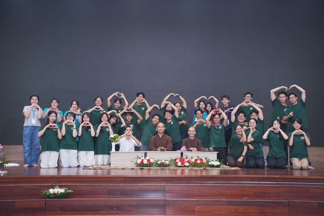 BUỔI TOẠ ĐÀM “THƯƠNG NHỮNG ĐÓA HOA ĐỜI” TRƯỚC THỀM KHÓA TU “SINH VIÊN HƯỚNG VỀ PHẬT PHÁP”.