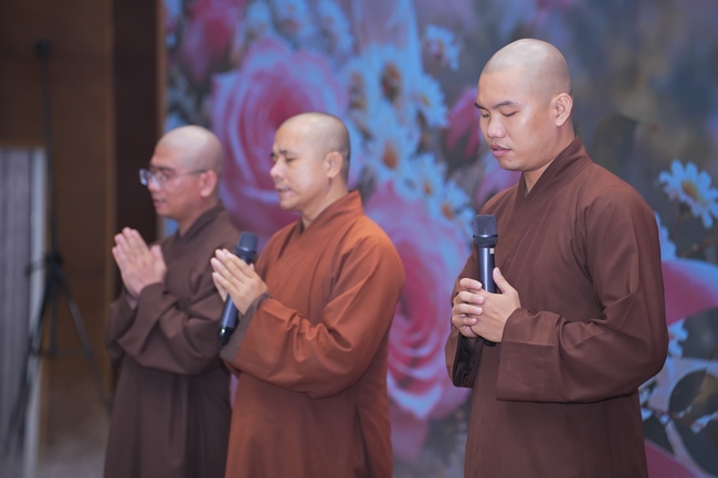 BUỔI TOẠ ĐÀM “THƯƠNG NHỮNG ĐÓA HOA ĐỜI” TRƯỚC THỀM KHÓA TU “SINH VIÊN HƯỚNG VỀ PHẬT PHÁP”.
