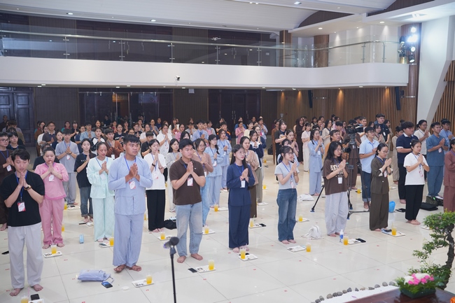 BUỔI TOẠ ĐÀM “THƯƠNG NHỮNG ĐÓA HOA ĐỜI” TRƯỚC THỀM KHÓA TU “SINH VIÊN HƯỚNG VỀ PHẬT PHÁP”.