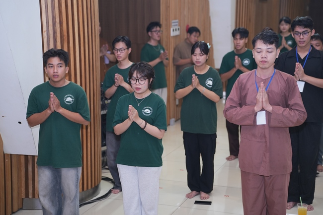 BUỔI TOẠ ĐÀM “THƯƠNG NHỮNG ĐÓA HOA ĐỜI” TRƯỚC THỀM KHÓA TU “SINH VIÊN HƯỚNG VỀ PHẬT PHÁP”.