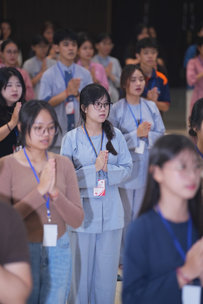 BUỔI TOẠ ĐÀM “THƯƠNG NHỮNG ĐÓA HOA ĐỜI” TRƯỚC THỀM KHÓA TU “SINH VIÊN HƯỚNG VỀ PHẬT PHÁP”.