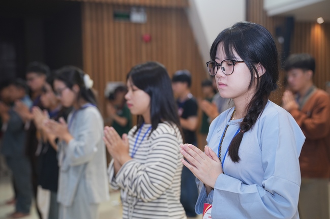 BUỔI TOẠ ĐÀM “THƯƠNG NHỮNG ĐÓA HOA ĐỜI” TRƯỚC THỀM KHÓA TU “SINH VIÊN HƯỚNG VỀ PHẬT PHÁP”.
