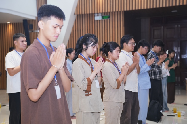 BUỔI TOẠ ĐÀM “THƯƠNG NHỮNG ĐÓA HOA ĐỜI” TRƯỚC THỀM KHÓA TU “SINH VIÊN HƯỚNG VỀ PHẬT PHÁP”.